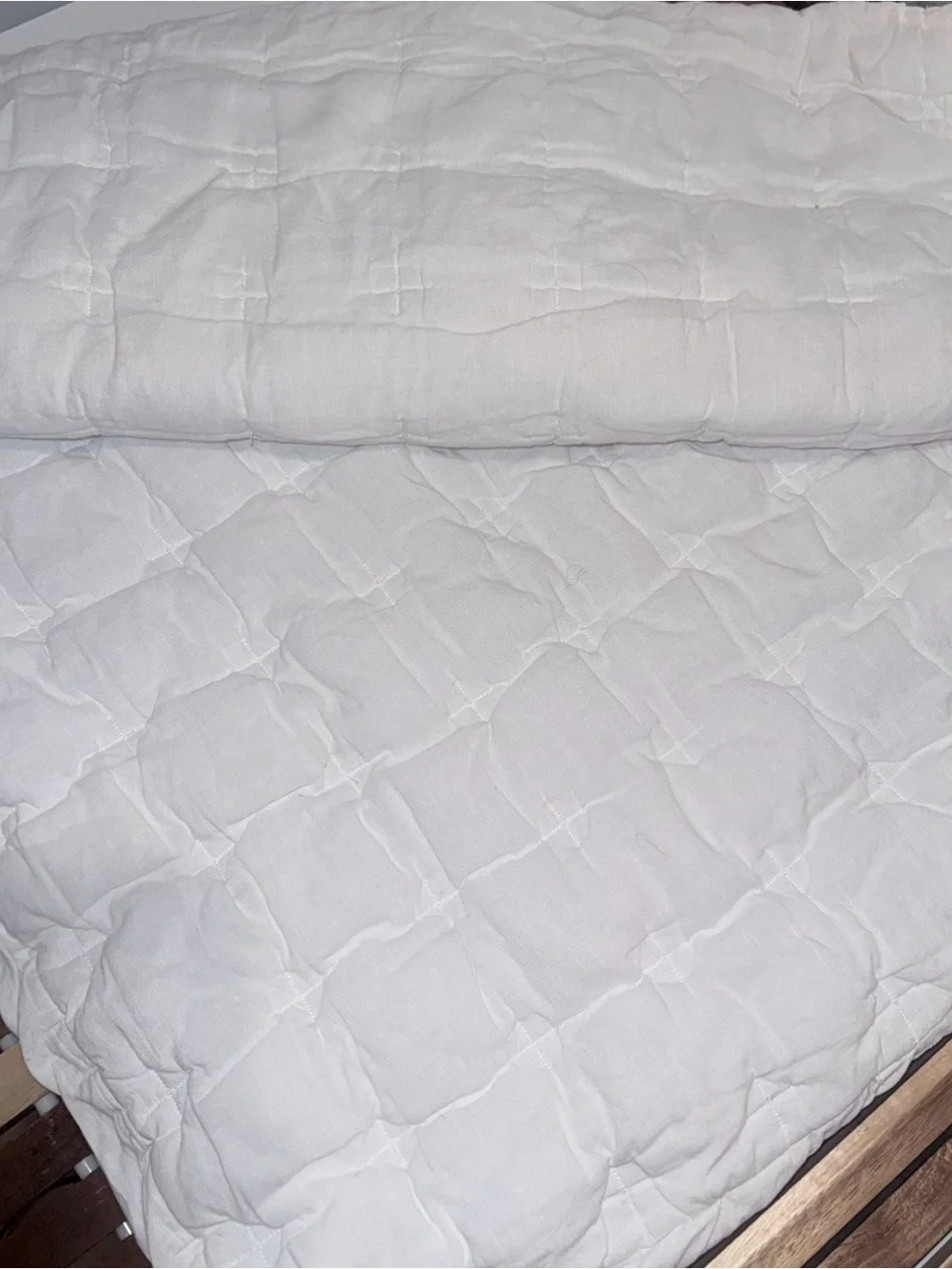 Parachute linen box quilted Euro sham set of 2 white 26x26” pristine immaculate